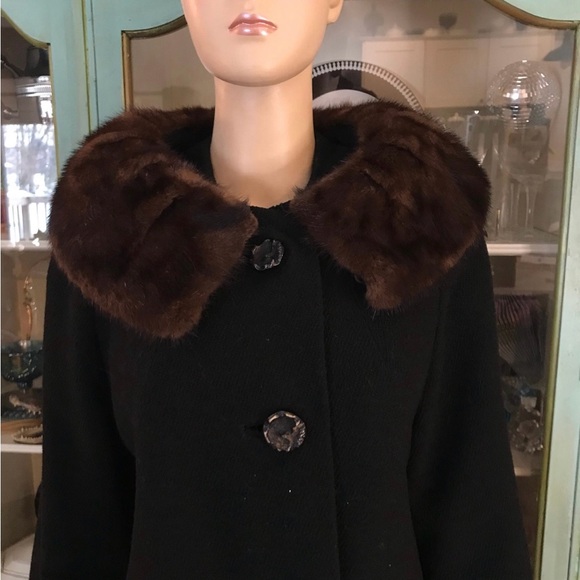Vintage fur collar coat. Not perfect. - Picture 3 of 7